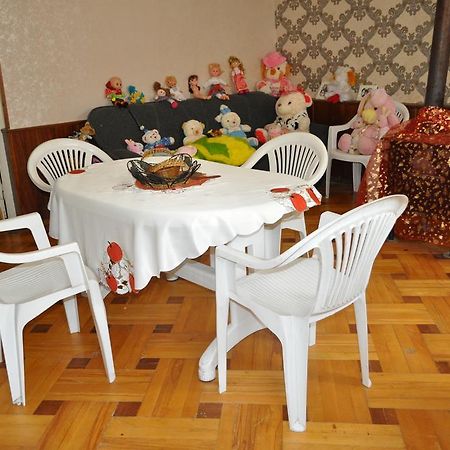 Guest House Cico Telavi Eksteriør bilde