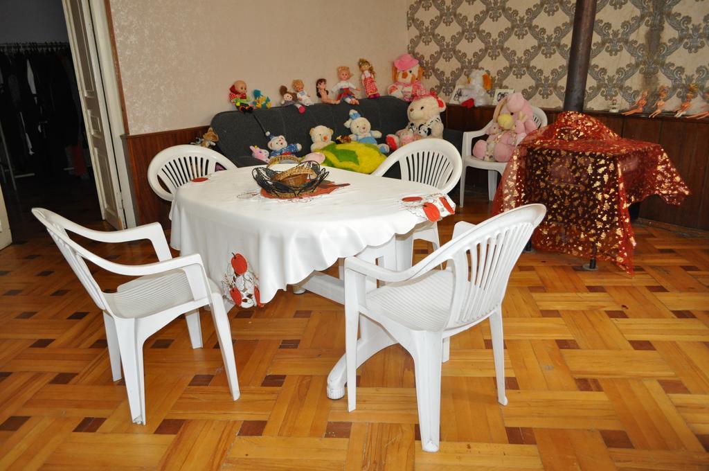Guest House Cico Telavi Eksteriør bilde
