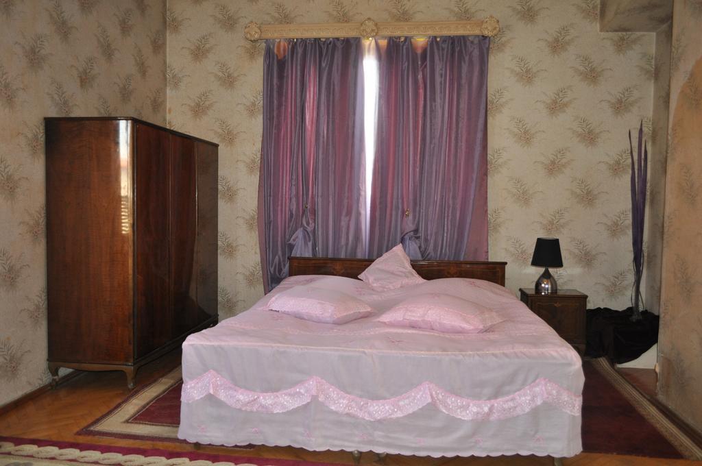 Guest House Cico Telavi Eksteriør bilde