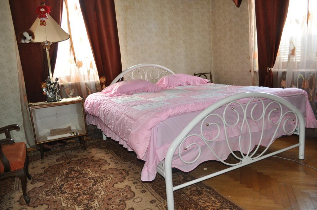 Guest House Cico Telavi Eksteriør bilde