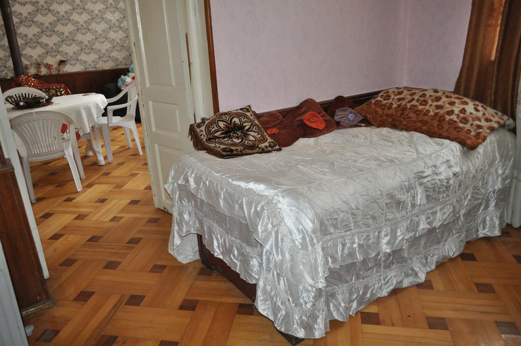 Guest House Cico Telavi Eksteriør bilde